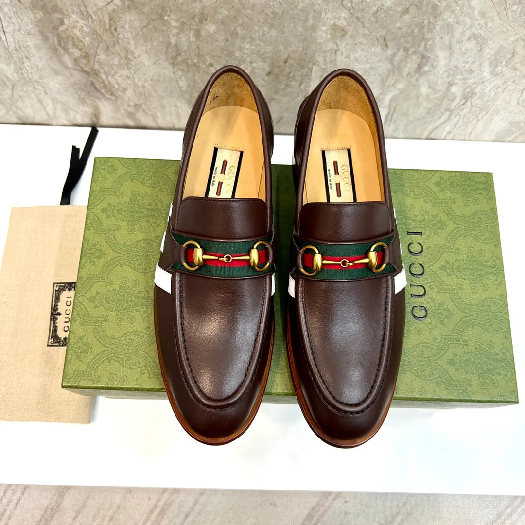 Original leather outsole P900 Brand: Co-branded Adidas｜GUCCI (Gucci) Standard code: Men's size 38–44 (45/46 can be customized) Grade: Same style as the official website Original quality Material: Original cowhide Leather lining Original leather outsole Style category: Men's fashionable casual leather shoes Distinguished big-name luxury elements top luxury Color: Actual picture